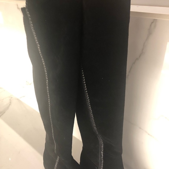 Boots - Picture 3 of 9